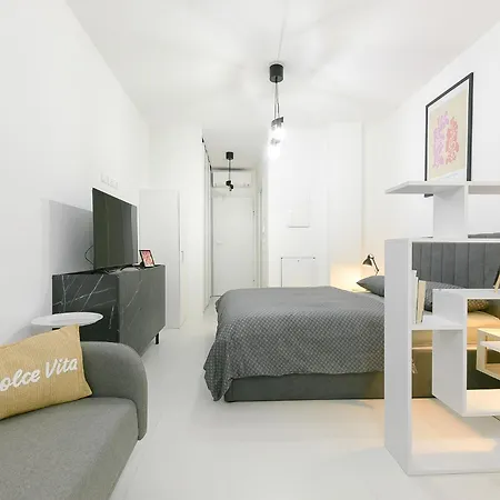 Queen Mary Rose For Medium Rent Апартаменты