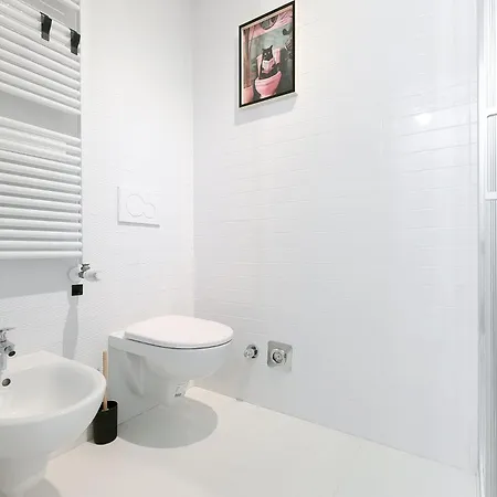 Queen Mary Rose For Medium Rent * Bolonya